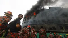 বাংলাদেশের নারায়ণগঞ্জের রূপগঞ্জের যে কারখানায় গতকাল আগুন লেগেছিল, সেখানে সর্বশেষ খবর পাওয়া পর্যন্ত অন্তত ৫২ জন মারা গেছে বলে বাংলাদেশ ফায়ার সার্ভিস আজ জানিয়েছে।