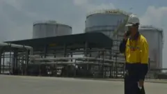 လေယာဉ်ဆီတင်သွင်းမှု ကန် ထပ်မံပိတ်ဆို့