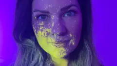 스마트워터가 그려진 얼굴