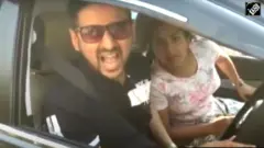 కారులో దంపతులు