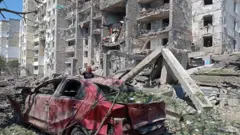 Девятиэтажка после российского обстрела