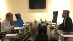 علی باقری کنی، مذاکره کننده ارشد ایران در پرونده هسته‌ای این کشور، با انریکه مورا، رابط گفتگوهای غیرمستقیم تهران واشنگتن دیدار کرده است.