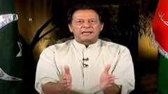عمران خان له خپلو پلویانو غوښتي چې هغه لارې پرانیزې چې د لاریون لړ کې یې تړلې وې.