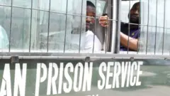 Ndị nọ n'ụgbọ ndị mkpọrọ