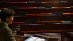 香港大部份民主派議員11月發起總辭，外界擔心立法會大多剩下建制派議員，會讓政府輕易通過許多法案。