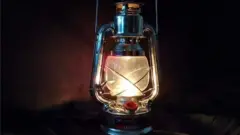 La "lampe tempête" est devenue l'emblème du ras le bol des congolais confronté aux fréquentes coupures d'électricité.