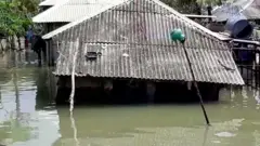 আম্পানের পর বিপর্যস্ত সাতক্ষীরার মানুষ