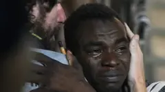 Sevinçten ağlayan bir göçmen
