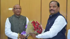 सरयू राय (बाएं) रघुवर दास के साथ