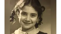 صورة لدوللي وهي طفلة