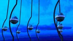 Los detectores del telescopio de neutrinos IceCube se encuentran en un kilómetro cúbico de hielo bajo la superficie en el Polo Sur.
