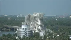 కేరళ భవనాల కూల్చివేత