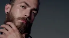 muškarac s bradom