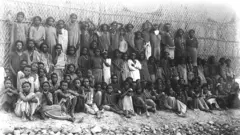 ብ1888 ኣብ የመን ጥቓ ናይ ወደብ ከተማ ናህር ካብ ነገዶ ባርያ ተመንጢሎም ብሼክ ኦቶማን ዝሕብሐቡ ዝነበሩ ደቂ ኢትዮጵያ