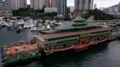 Hong Kong: Số phận của nhà hàng nổi danh tiếng Jumbo