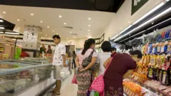 စျေးဝယ်စင်တာ