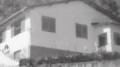 De oito de maio a 11 de agosto de 1971, Inês Etienne Romeu sofreu tortura, estupro e humilhação de agentes do governo em uma casa erma localizada em Petrópolis, no Rio.