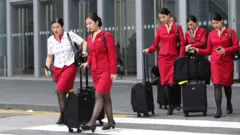 Nhân viên Cathay Pacific Airlines nói bị 'khủng bố trắng' sau khi lãnh đạo bị sa thải, theo Reuters.