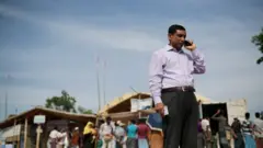 অজ্ঞাত বন্দুকধারীদের গুলিতে নিহত হয়েছেন রোহিঙ্গা নেতা মহিবুল্লাহ