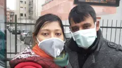মিলানের জনশূন্য রাস্তায় স্বামীর সঙ্গে বাংলাদেশি সাংবাদিক ফেরদৌসী আক্তার।