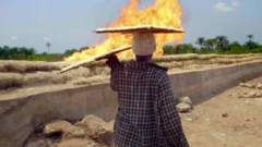 Nigerijka Džoj na putu ka jednoj od buktinja prirodnog gasa.