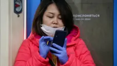 Девушка в метро