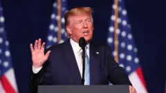 ABD Başkanı Trump, Irak'taki ABD askerlerinin ülkeyi terk etmesi istenirse Bağdat'a yönelik benzeri görülmemiş yaptırımları devreye sokacağını söyledi.