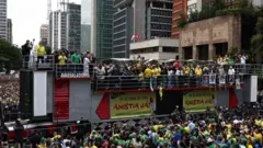 Ato na Paulista pela anistia em 6 de abril de 2025.