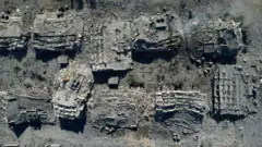İsrail’in hava saldırıları yüzünden Gazze’de bir mahalle yok oldu