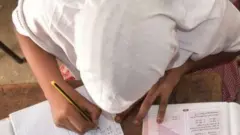 Barattuu daree keessa teessu