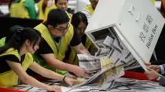 香港煽投白票首次獲罪 兩人轉發許智峯貼被判兩月緩刑18個月