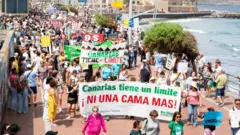 Kanarya Adaları'nda Nisan ayında saygısız turistlere karşı protesto düzenlendi