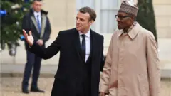 Macron tare da Buhari a Paris