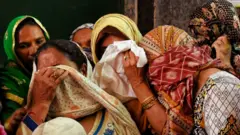 బాధిత కుటుంబాలు