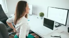 女性