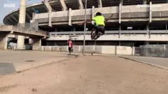 Lagos skater