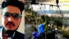 तुइनमा मोटरसाइकल चढ्ने कर्मचारी