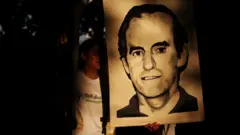 El 11 de noviembre de este año se hizo en El Salvador una procesión para conmemorar el 28 aniversario del asesinato de seis curas jesuitas y dos civiles en la guerra civil.