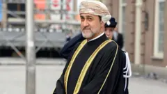 پادشاه جدید عمان ۶۵ ساله و پسر عموی سلطان قابوس است
