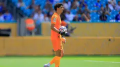 Goleiro com a bola na mão