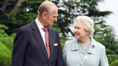 필립공은 엘리자베스 2세 여왕에 대한 변함없고 지속적인 헌신으로 널리 존경받았다.