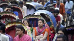 বলা হচ্ছে, রিকশার কারণে শহরের গতি শ্লথ হয়ে পড়ছে।
