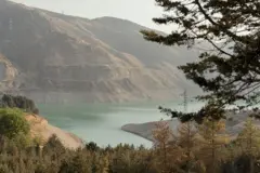 نمایی از دریاچه سد لتیان در شهریور ۱۴۰۴