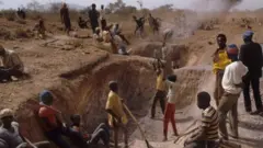 L’ICG affirme que l’exploitation artisanale de l’or dans la zone du Sahel, Mali, Burkina Faso et le Niger, contribue à financer les groupes djihadistes dans la région.