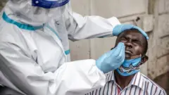 Umukuru wa OMS ishami ry'Afurika avuga ko kuvura no gushyira mu kato ari ingenzi mu guhashya coronavirus