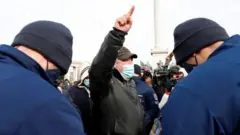 Budapeşte'de Pazar günü Covid önlemlerinin protesto edildiği bir gösteri