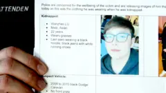 加拿大安大略省約克地區警察局發言人帕滕頓（Andy Pattenden）展示陸萬禎綁架案案情進展新聞稿（中新社圖片25/3/2019）