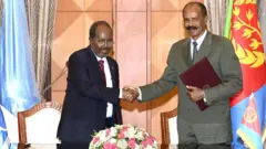 ፕረዚደንት ሶማልያ ሓሰን ሸኽ ማሕሙድ ምስ ፕረዚደንት ኤርትራ ኢሳይያስ ኣፈወርቂ 12 ሓምለ 2022 ኣስመራ