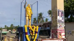வேதாரண்யம் அம்பேத்கர் சிலை உடைப்பு: யார் காரணம்?