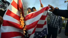 Irak'ın güneyindeki Necef'te Amerika karşıtı gösteriler düzenlendi, ABD askerlerinin ülkeden çıkması çağrısı yapıldı